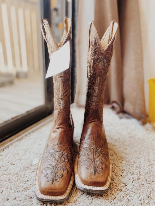 two tone cowgirl boots,Two Tone Cowgirl Boots: A Stylish and Versatile Choice